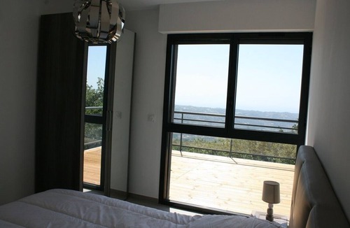 Saint-Jeannet Apartment | Villa Apartments, private garden and pool, sea view
