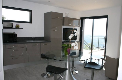 Saint-Jeannet Apartment | Villa Apartments, private garden and pool, sea view