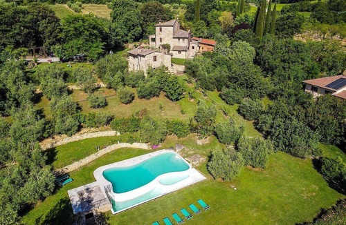Montepulciano Villa | Villa Ardita: A characteristic and welcoming two-story villa surrounded by the greenery, with Free WI-FI.
