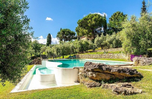 Montepulciano Villa | Villa Ardita: A characteristic and welcoming two-story villa surrounded by the greenery, with Free WI-FI.