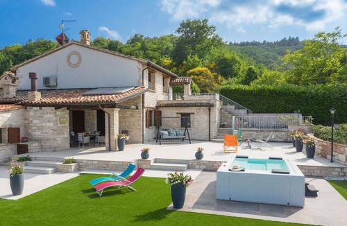 Furlo Villa | Villa Azzurra - Private villa, 2 bedrooms, jacuzzi, A/C, wifi, Marche