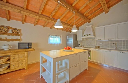 Legoli Villa | Villa Bonriposo with Private Pool, Wi-Fi, and Air Conditioning