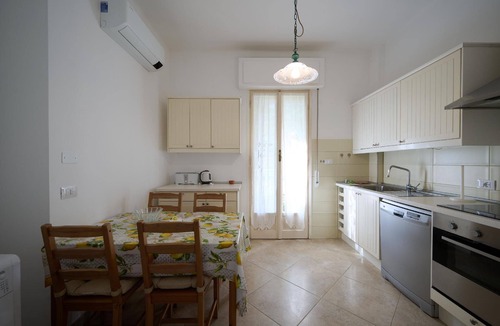Diano Castello Apartment | Villa Camilla Garden Apartment'