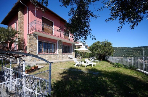 Diano Castello Apartment | Villa Camilla Garden Apartment'