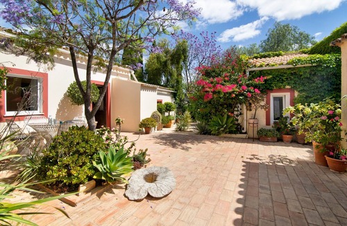 Vale Judeu Villa | Villa 'Casa Felix' with Private Pool, Private Terrace and Wi-Fi