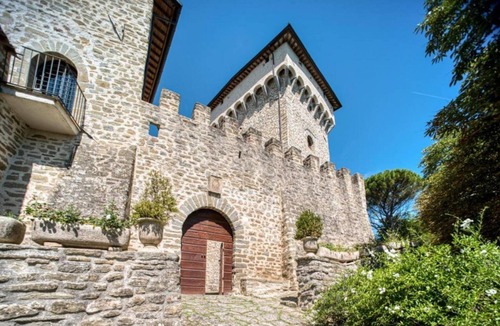 Gubbio Villa | Villa Castello di Gubbio by MMega