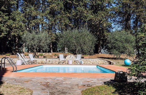 Poggiarello Villa | Villa Cherubina: A splendid seventeenth-century three-story villa located on top of a small hill, with Free WI-FI.