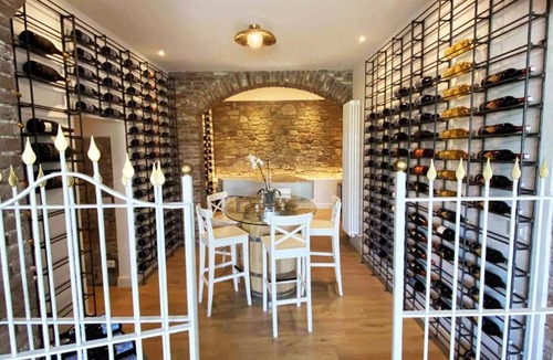 Montecalvo Versiggia House | Villa Chloé Boutique Wine Relais