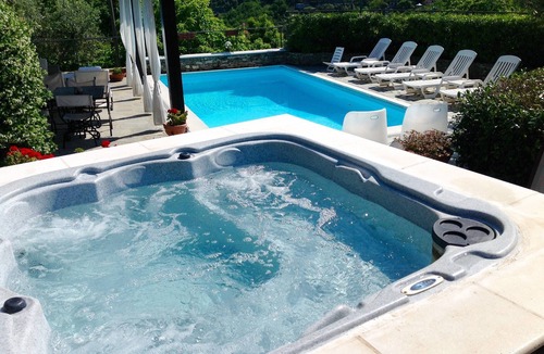 Avegno Villa | Villa 'Daphne Pool and Jacuzzi' with Private Pool, Wi-Fi and Air Conditioning