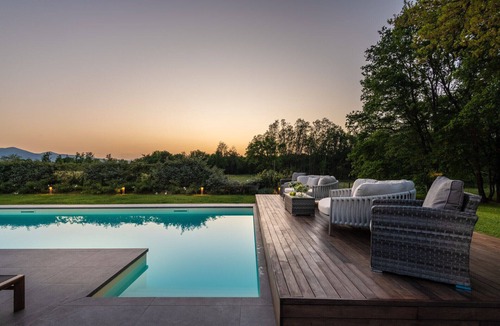 Orentano Villa | Villa del Nonno, Luxury Tuscan Farmhouse with Private Pool close to Lucca, Pisa and Florence