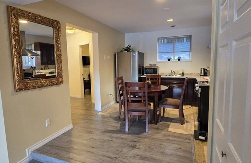 District of North Vancouver Apartment | Villa Dollarton