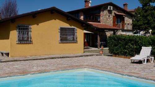 Avena Villa | villa Emilia Tuscan stone