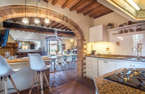 Vertine Villa | "Villa Erbolino" with Private Garden, Outdoor Stone Tub, and Wi-Fi