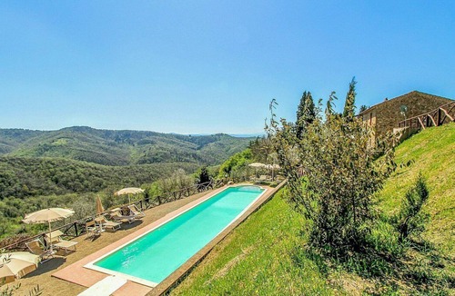 San Vincenti Villa | Villa Gallonero: A spacious age-old farm house surrounded by the greenery, with Free WI-FI.