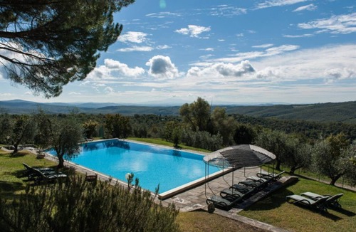 Monte Benichi Villa | Villa Giusterna - Ancient villa in the Tuscan hills