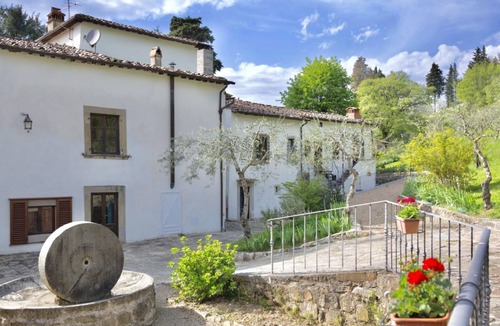 Pelago Apartment | Villa Grassina Quadrilocale sleeps 8, WIFI, pool, Nature