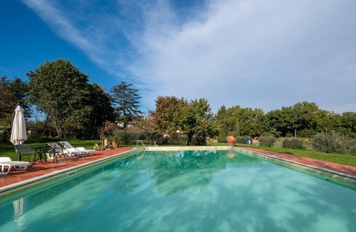 Bucine Villa | Villa 'Il Fienile Il Sole Verde' with Shared Pool and Wi-Fi