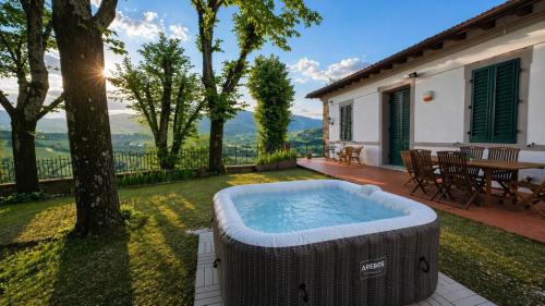 Twist Villa | Villa Il Poggiolino Luxury Tuscan Villa with Garden and Panoramic Views