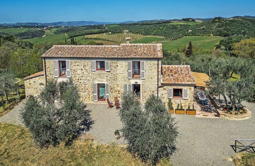Castelnuovo Berardenga Villa | Villa in Castell'in Villa with 4 bedrooms sleeps 8
