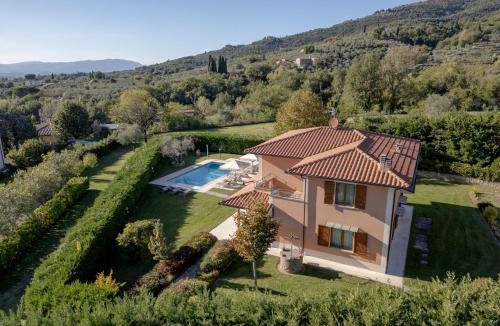 Loro Ciuffenna Villa | Villa in Tuscany with Private Pool & Views