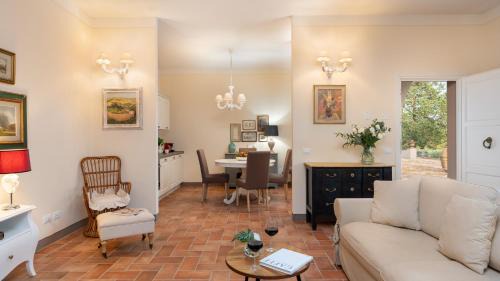Palaia Villa | VILLA IOLE 14, Emma Villas