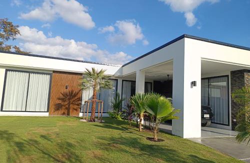 Chumphon Buri Villa | Villa Kitima homestay