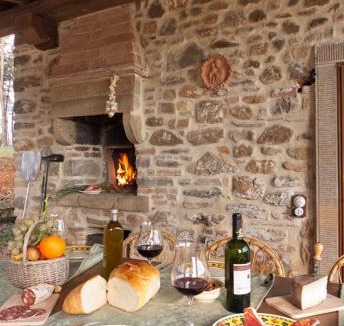 Poppi Villa | VILLA LIZ Tuscany, private pool, hot tub, property fenced, pets allowed
