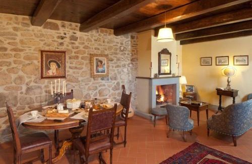 Poppi Villa | VILLA LIZ Tuscany, private pool, hot tub, property fenced, pets allowed