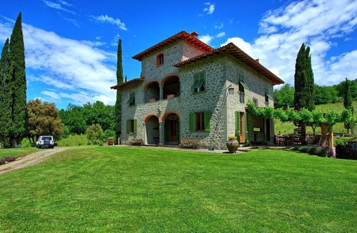 Subbiano Villa | Villa Lo Scoiattolo - Holiday Country Villa with private swimming pool in Casentino Valley, Tuscany