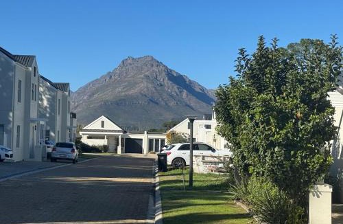 Stellenbosch House | Villa Lyón - 4 Bed 4 Bath in residential Security Estate
