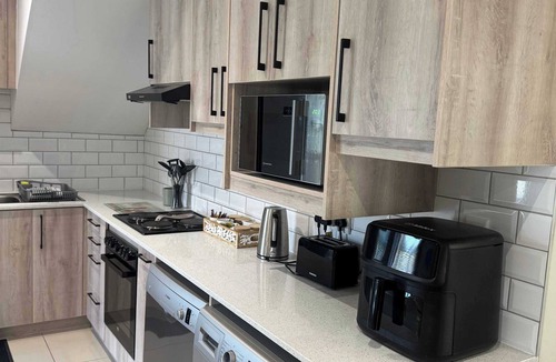 Stellenbosch House | Villa Lyón - 4 Bed 4 Bath in 24/7 Secure Estate