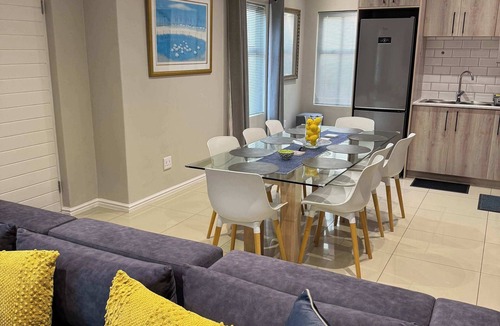 Stellenbosch House | Villa Lyón - 4 Bed 4 Bath in 24/7 Secure Estate