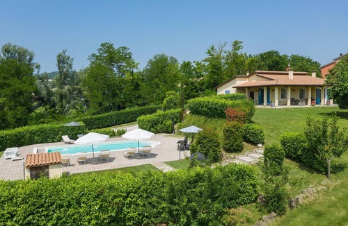 Acqualagna Villa | Villa Margot - Private villa, 5 bedrooms, pool, pets, A/C, Wi-Fi, Marche