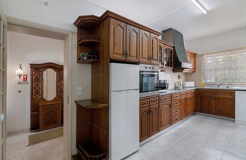 Areias de Sao Joao Villa | Villa Martins with Private Pool, Wi-Fi, and Air Conditioning