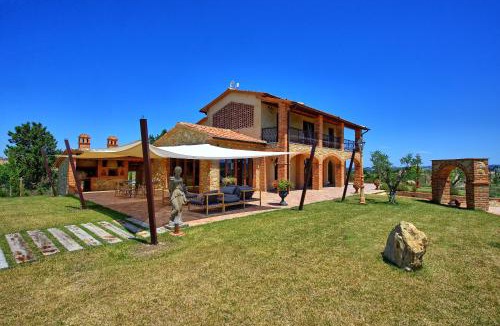 Peccioli Villa | Villa Massimiliano by PosarelliVillas