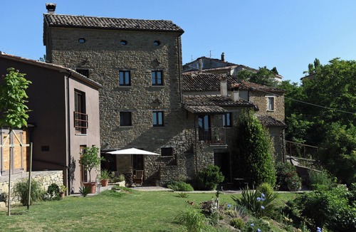 Lunano Apartment | Villa MOKA, modern STUDIO in a farmhouse (15th cent.); Montefeltro (Le Marche)