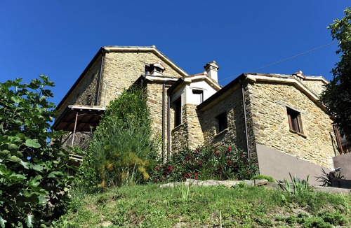 Lunano Apartment | Villa MOKA, modern STUDIO in a farmhouse (15th cent.); Montefeltro (Le Marche)