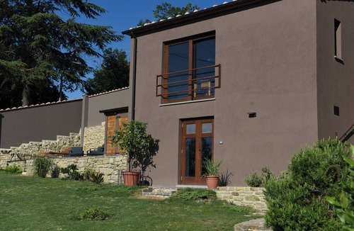 Lunano Apartment | Villa MOKA, modern STUDIO in a farmhouse (15th cent.); Montefeltro (Le Marche)