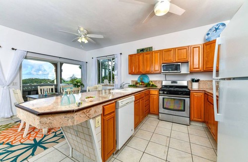Estate Glucksberg and Grunwald Villa | Villa Papaya: 2 King BR, Pool, AC, near Beach and Cruz Bay