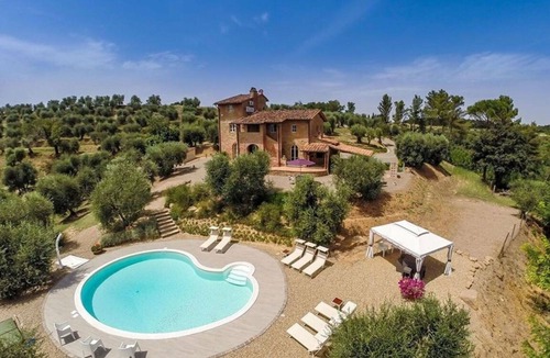 Forcoli Villa | Villa Pellico amazing tuscan villa with p/pool and gym