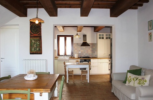 Furlo Villa | Villa Petra Marche - Piscina e giardino privato a pochi Km da spiagge Adriatiche