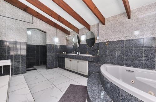 Woodmead Villa | Villa Picasso - 3 Bedroom