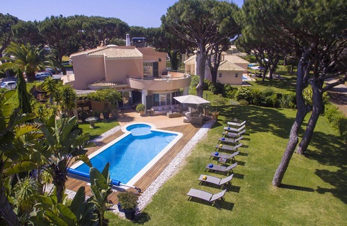 Quarteira Villa | Villa Rubi | 6 Bedrooms | Golf Views | Vilamoura