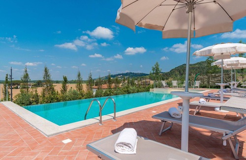Palaia Villa | Villa San Gerbero amazing villa casale with p/pool and jacuzzi bath