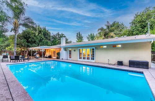 Woodland Hills House | Villa Sausalito - Newly Designed 4BR House w/POOL by Topanga