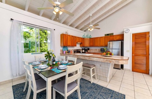 Estate Glucksberg and Grunwald Villa | Villa Sugarapple: 2 King BR, AC, pool, near beach and town