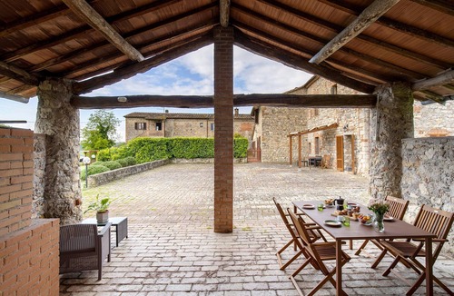 San Macario In Monte Villa | Villa 'Sui Colli Toscani Con Piscina' with Shared Pool, Shared Garden and Wi-Fi