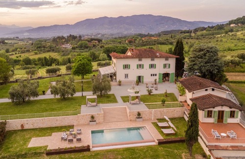 Macchino Villa | Villa Sunkiss: Luxury Farmhouse with Tuscan Flair and winery