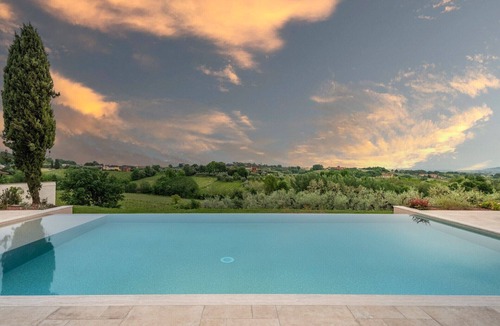 Macchino Villa | Villa Sunkiss: Luxury Farmhouse with Tuscan Flair and winery