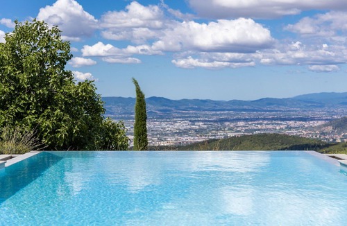 Sesto Fiorentino Villa | Villa Tenuta Lonciano - Luxury Villa Rental with swimming pool in Florence